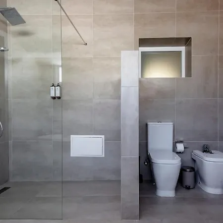 Beautiful With A Pool Албуфейра