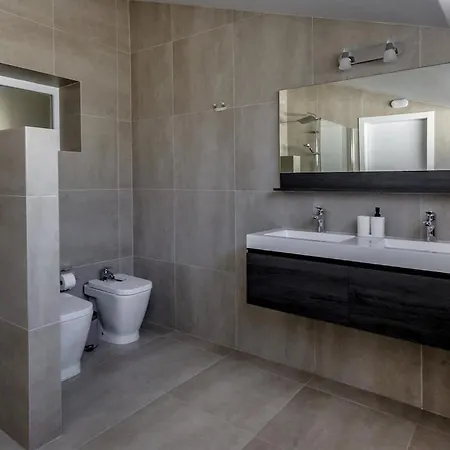 Beautiful With A Pool البوفيرا